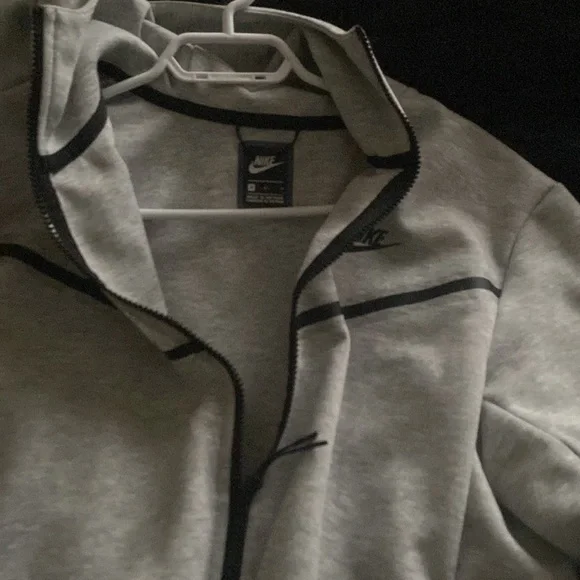 Nike tech jacket - Picture 3 of 4